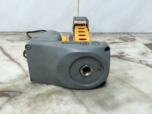 ขายแม่แรงไฟฟ้าทรงเตี้ยสำหรับยกรถยนต์และรถกระบะทั่วไป