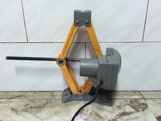 ขายแม่แรงไฟฟ้าทรงเตี้ยสำหรับยกรถยนต์และรถกระบะทั่วไป