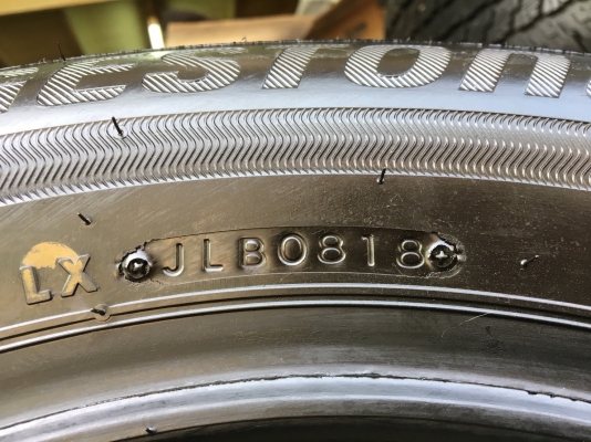 ยางใหม่ป้ายแดง 185-65-15 Bridgestone ตุ่มอลัง เส้นสีจัดๆ