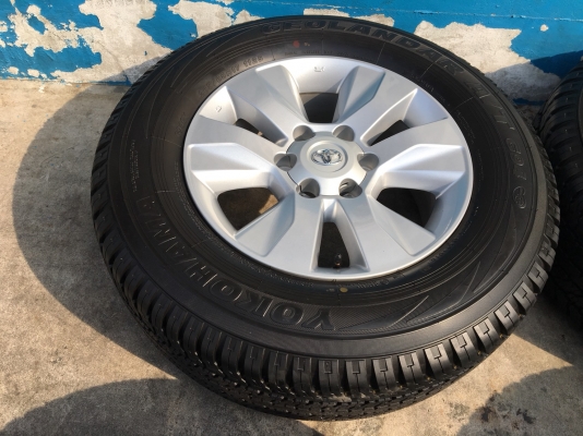 ล้อแม็กป้ายแดง Toyota Revo ขอบ17 พร้อมยางป้ายแดง Yokohama 265-65-17 ปี 18 ดอกเต็ม ตุ่มเด้งๆ