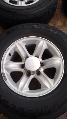 ล้อแม็กเล็บเหยี่ยวขอบ16พร้อมยาง