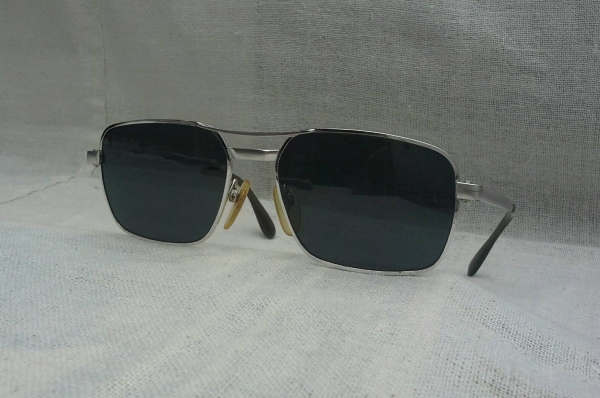 แว่นตาเทพเจ้าของชาวเยอรมัน ทองขาว (White Gold Filled) 10 K ล้ำค่า ! หายาก ! ยุค &#039;60s โมเดลสุดหล
