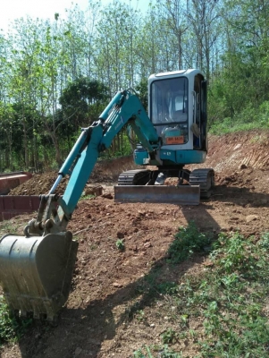 KOMATSU PC 25R-8