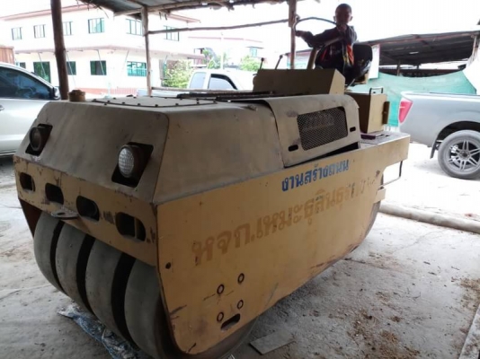 KOMATSU  D20-3  + รถบดล้อยาง 7ล้อ