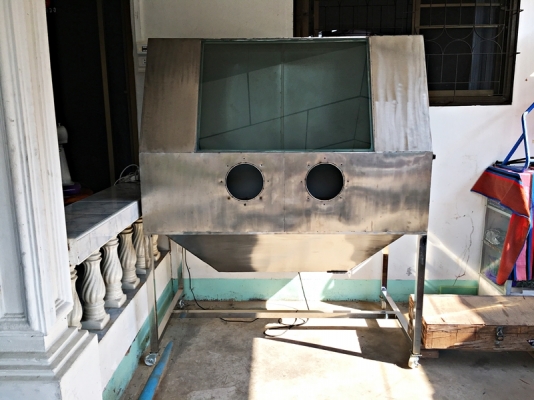 ตู้พ่นทรายงานสร้างสแตนเลสอย่างดีทั้งใบ ขนาด 150*80*180 cm. ตู้พ่นทรายงานสร้างสแตนเลสอย่างดีทั้งใบ ขนาด 150*80*180 cm.