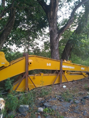ชุดบูมอาร์มยาว 40 ฟุต KOMATSU ใส่ PC120 รุ่น 3, 5, 6, 7 ใส่ KOBELCO MARK3, MARK5 โคนบูมกว้าง 58 ซม. ของใหม่นำเข้าจากนอก 1 ชุด มี บูม อาร์ม บุ้งกี๋ กระบอก ครบ นำไปติดตั้งใช้ได้ทันที