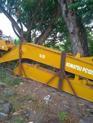 ชุดบูมอาร์มยาว 40 ฟุต KOMATSU ใส่ PC120 รุ่น 3, 5, 6, 7 ใส่ KOBELCO MARK3, MARK5 โคนบูมกว้าง 58 ซม. ของใหม่นำเข้าจากนอก 1 ชุด มี บูม อาร์ม บุ้งกี๋ กระบอก ครบ นำไปติดตั้งใช้ได้ทันที