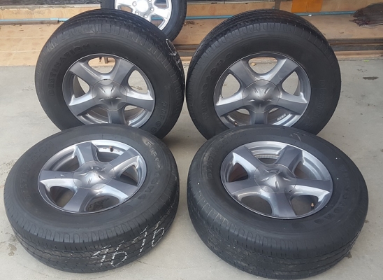 ขายล้อISUZU V Cross17สีกัล ยาง265/65/17 ปี 1616   4 ล้อ
