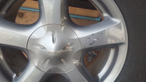 ขายล้อISUZU V Cross17สีกัล ยาง265/65/17 ปี 1616 4 ล้อ ขายล้อISUZU V Cross17สีกัล ยาง265/65/17 ปี 1616 4 ล้อ