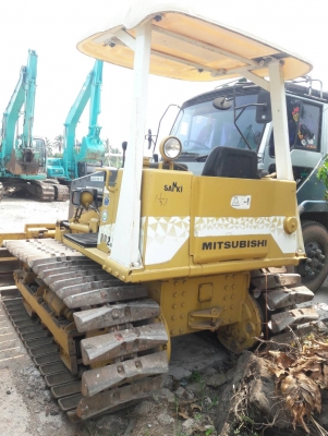 มาใหม่จ้า. รถดันดิน  MITSUBISHI BD2J  เก่านอกแท้  แทรค 50  สไลด์ หกทิศทาง  2,XXX  ชั่วโมง  เครื่องปั๊มดี  พร้อมใช้  โทร 089-3818694  ดวงนภา