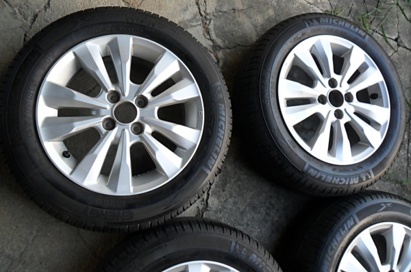 แม็กขอบ15 เอนไกแท้ 4รู100 สภาพใหม่ ยางมิชลินดอกหนา ล้อละ1125 แม็กขอบ15 เอนไกแท้ 4รู100 สภาพใหม่ ยางมิชลินดอกหนา ล้อละ1125