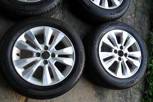 แม็กขอบ15 เอนไกแท้ 4รู100 สภาพใหม่ ยางมิชลินดอกหนา ล้อละ1125 แม็กขอบ15 เอนไกแท้ 4รู100 สภาพใหม่ ยางมิชลินดอกหนา ล้อละ1125