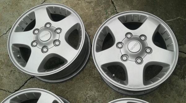 แม็กกระบะขอบ15 เอนไกแท้ 6รู139 สภาพดี (4วง 3,500) แม็กกระบะขอบ15 เอนไกแท้ 6รู139 สภาพดี (4วง 3,500)