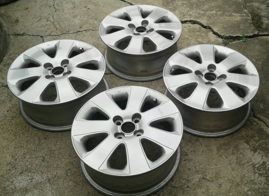 แม็กเก๋งขอบ15 เอนไกแท้ 4รู100 สภาพดี สีสวย (4วง 2,900)