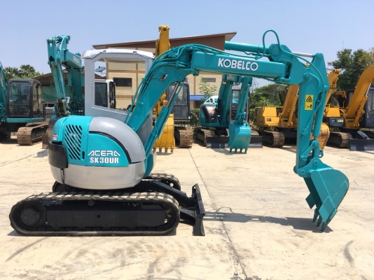 KOBELCO รุ่น: SK30UR-2 KOBELCO รุ่น: SK30UR-2