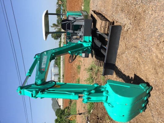ขายรถขุดแบคโฮ MITSUBISHI MS-035 ขนาด Pc35 รถเก่านอกแท้100\% (เครื่อง4สูบ แทรคเหล็ก ระบบไว) รถพร้อมใช้งาน เอกสารใบอินวอยครบ               ????ราคา  260,000  ต่อรองได้???? ☎️สนใจติดต่อ 096-3268553  (สถิตย์พันธ์) ????ID LINE : 0963268553 ????#ร้านรุ่งเจริญแทร