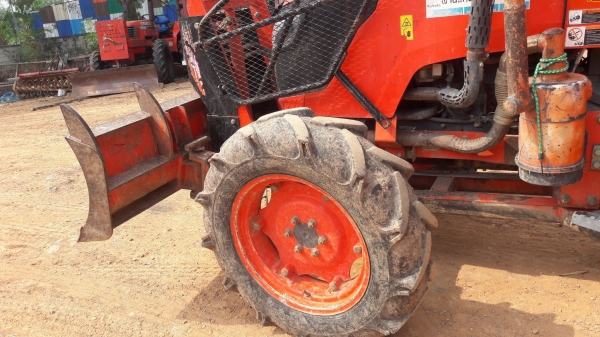 รถแทรกเตอร์ M6040 มือง