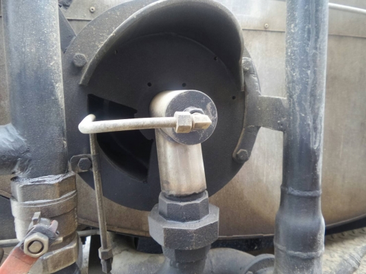 รสเปร์ยางถัง6000ลิตร อู่รุ่งโรจน์ ตัวรถ NISSAN UD ถังสเปร์ใหม่เอี่ยม