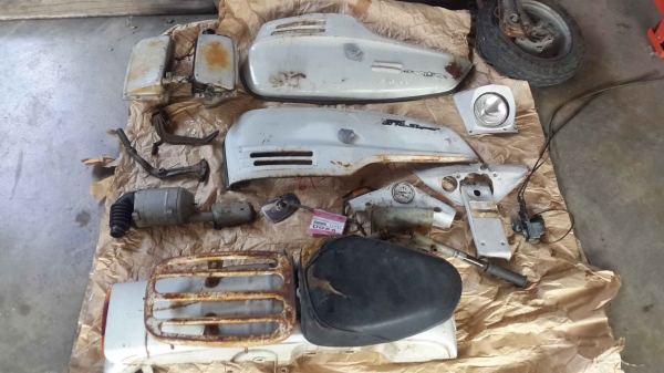 ขายอะไหล่เกือบทั้งคันของ Honda Fuji Rabbit 90cc ปี1965 เป็นรถเก่าญี่ปุ่น มือ1บ้านเรา