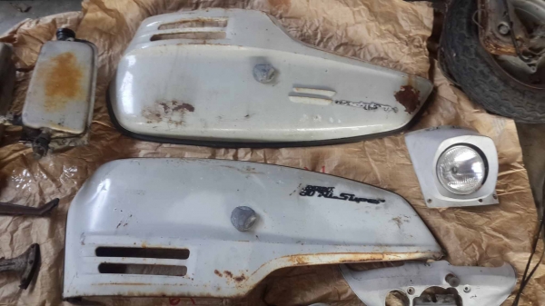 ขายอะไหล่เกือบทั้งคันของ Honda Fuji Rabbit 90cc ปี1965 เป็นรถเก่าญี่ปุ่น มือ1บ้านเรา