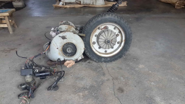 ขายอะไหล่เกือบทั้งคันของ Honda Fuji Rabbit 90cc ปี1965 เป็นรถเก่าญี่ปุ่น มือ1บ้านเรา