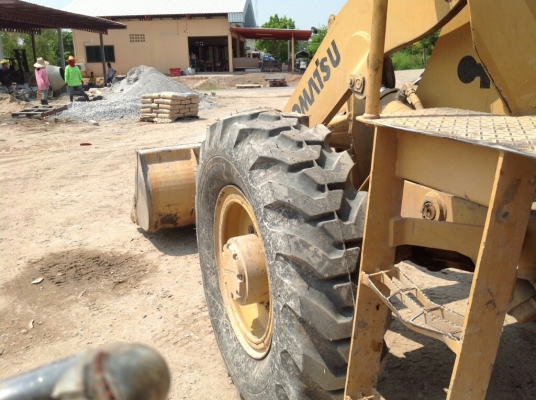 รถตักล้อยาง JH 30 ยางสวยพร้อมใช้งาน//คุณปรีชากร โทร.086-879-5551 รถตักล้อยาง JH 30 ยางสวยพร้อมใช้งาน//คุณปรีชากร โทร.086-879-5551