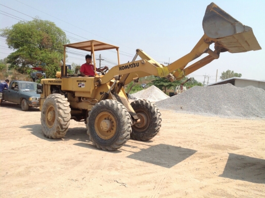 รถตักล้อยาง JH 30 ยางสวยพร้อมใช้งาน//คุณปรีชากร โทร.086-879-5551