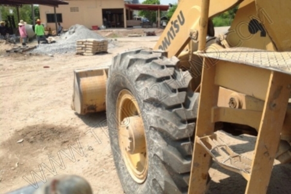 รถตักล้อยาง JH 30 ยางสวยพร้อมใช้งาน//คุณปรีชากร โทร.086-879-5551 รถตักล้อยาง JH 30 ยางสวยพร้อมใช้งาน//คุณปรีชากร โทร.086-879-5551