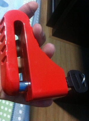 Master Lock Disc Form America ซวยแระซื้อมาใส่ไม่ได้ ใครรับไปดูแลหน่อย ราคา ขาดทุนยับ 750 บาท ล็อคได้ทุกคัน ยกเว้นรถ Vespa LX,S