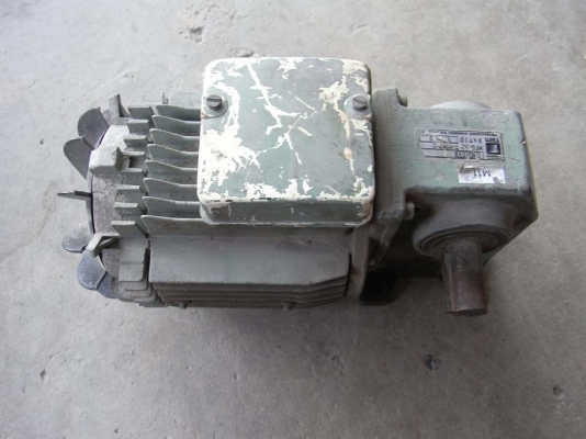 ขายมอเตอร์เกียร์ 1/4 HP. อัตราทด 30/1 .ใช้ไฟ 220 V 3 เฟส ไม่มีฝาครอบใบ มี 3 ตัว สภาพดี พร้อมใช้งาน