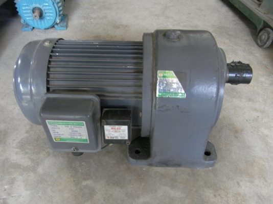 ขายมอเตอร์เกียร์ 1 HP. อัตราทด 30/1 ใช้ไฟบ้าน มีระบบเบรคในตัว สภาพสวย พร้อมใช้งาน
