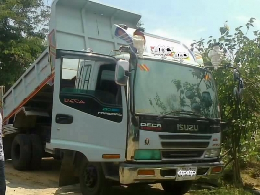 ISUZU ROCKY 210 HP 6SA1 รถหางปลาสิบล้อ 2 เพลา ใช้ลาก PC 200 ได้สบายครับ เครื่องแน่นแรงดี ภายในเก๋งคอนโซลสวย พวงมาลัยเพาเวอร์ เบรคทริ๊ปฟี้ ช่วงล่างใหญ่คัชซีสวย ยาง 10.00 ขอบ 20 สภาพดี เอกสารทะเบียนครบถูกต้องพร้อมโอน ราคาต่อรองได้ครับ