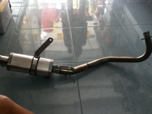 ขายท่อ  KSR ขายถูก มารองดูก่อนได้ครับ มีจุกลดเสียงด้วย