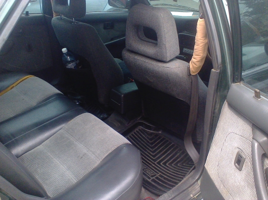 รถเก๋ง โตโยต้า รุ่น เเป๊ะยิ้ม