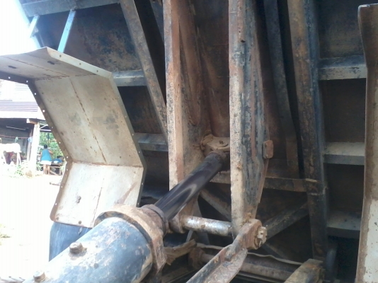 ขายด่วนหกล้อดั้มหัวยาว ISUZUเครื่อง 6BG1 175 แรง เกียร์ J  6  สปีด พวงมาลัยเพาเวอร์ เฟืองท้าย FUSO 10 ตัน กระบอกดั้มแกนใหญ่ คัสซีสวย เบรคจิ๊ฟฟี่