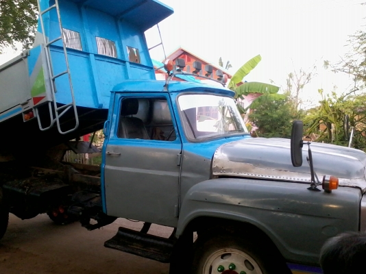 ขายด่วนหกล้อดั้มหัวยาว ISUZUเครื่อง 6BG1 175 แรง เกียร์ J  6  สปีด พวงมาลัยเพาเวอร์ เฟืองท้าย FUSO 10 ตัน กระบอกดั้มแกนใหญ่ คัสซีสวย เบรคจิ๊ฟฟี่