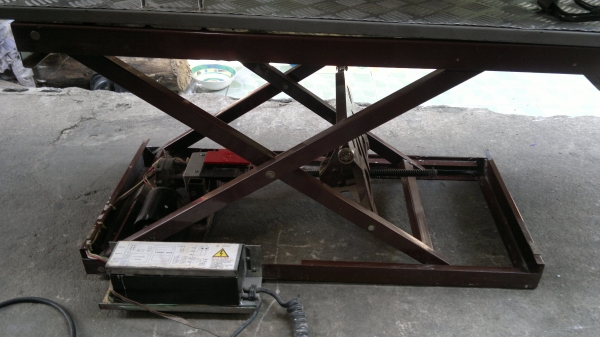 ขาย แท่นยกไฟฟ้าใช้ยกมอไซต์หรืออื่นๆก็ได้เคื่อนย้ายสะดวกง่าย