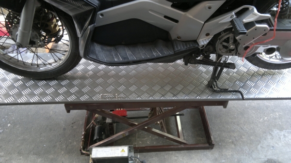 ขาย แท่นยกไฟฟ้าใช้ยกมอไซต์หรืออื่นๆก็ได้เคื่อนย้ายสะดวกง่าย