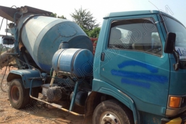 รถบรรทุก 6 ล้อโม่ปูน ยี่ห้อ  HINO เก่านอก เอกสารอินวอยซ // คุณปรีชากร โทร.086-879-5551