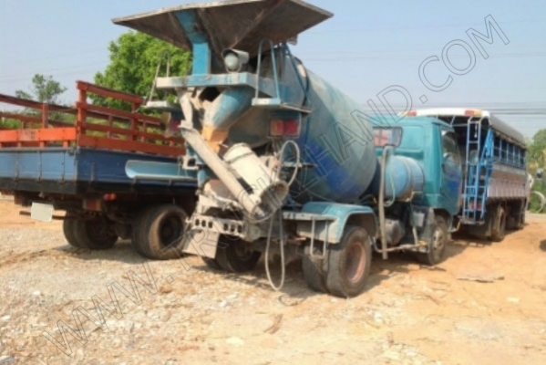 รถบรรทุก 6 ล้อโม่ปูน ยี่ห้อ  HINO เก่านอก เอกสารอินวอยซ // คุณปรีชากร โทร.086-879-5551