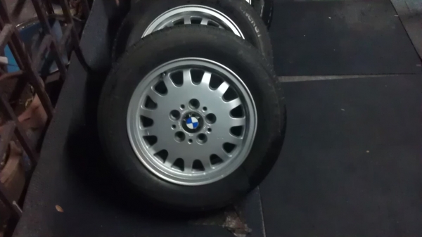 ขายล้อแม็ก BMW E36ครับสภาพสวยๆครับขายถูกๆครับ 5รูครับ