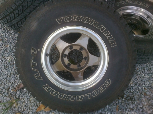 ขายล้อแม็กพร้อมยางขอบ15ยาง31x10.5 หกรู139.7