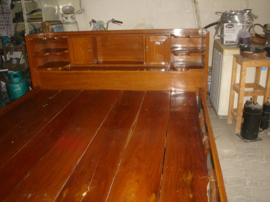 เตียงไม้สักเก่าสภาพดีมากๆ  หนามากๆ   ไม้สักหนาเป็นแผ่นๆ