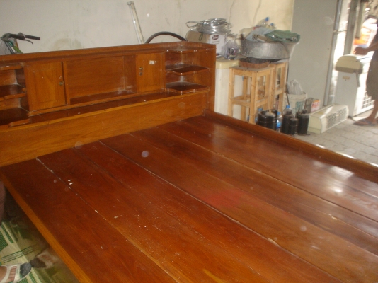 เตียงไม้สักเก่าสภาพดีมากๆ  หนามากๆ   ไม้สักหนาเป็นแผ่นๆ