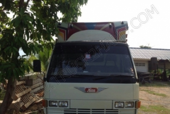 รถบรรทุก 6 ล้อ ยี่ห้อ HINO รุ่น KM777  117 แรงม้า//คุณปรีชากร โทร.086-879-5551