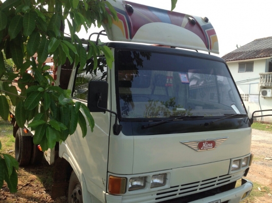 รถบรรทุก 6 ล้อ ยี่ห้อ HINO รุ่น KM777  117 แรงม้า//คุณปรีชากร โทร.086-879-5551