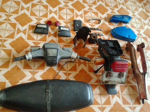 ขายยกหรือ แยก อะไหล่ HONDA C 900 หลายอย่าง ราคาถูก สภาพดีมากครับ ไม่หัก ไม่แตก ถอดจากรถเพื่อ แปลงเป็น C 70 ของตามรูปพร้อมใส่ทุกชิ้น ครับ