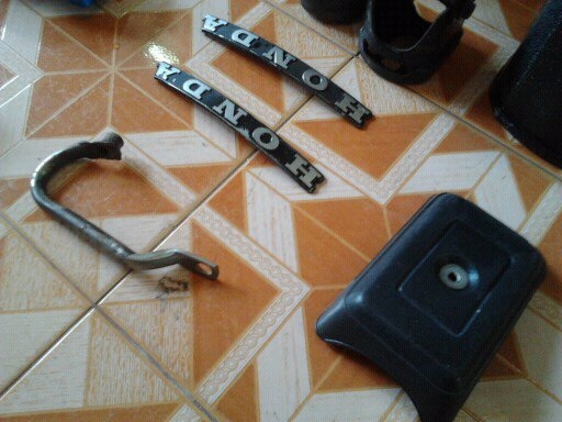 ขายยกหรือ แยก อะไหล่ HONDA C 900 หลายอย่าง ราคาถูก สภาพดีมากครับ ไม่หัก ไม่แตก ถอดจากรถเพื่อ แปลงเป็น C 70 ของตามรูปพร้อมใส่ทุกชิ้น ครับ