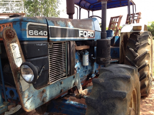รถไถ FORD 6640
