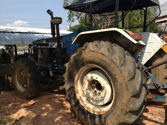 รถไถ FORD 6640